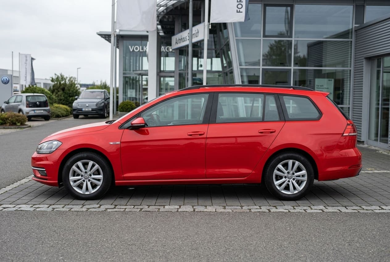 Volkswagen Golf VII Variant 1.6 TDI Comfortline/NAVI — side