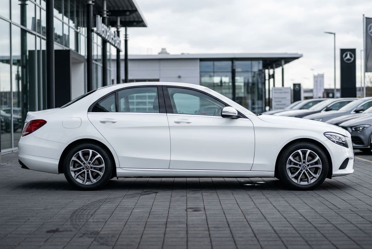 Mercedes-Benz C 220 d Avantgarde/LED/NAVI/Kamera/SHZ — side